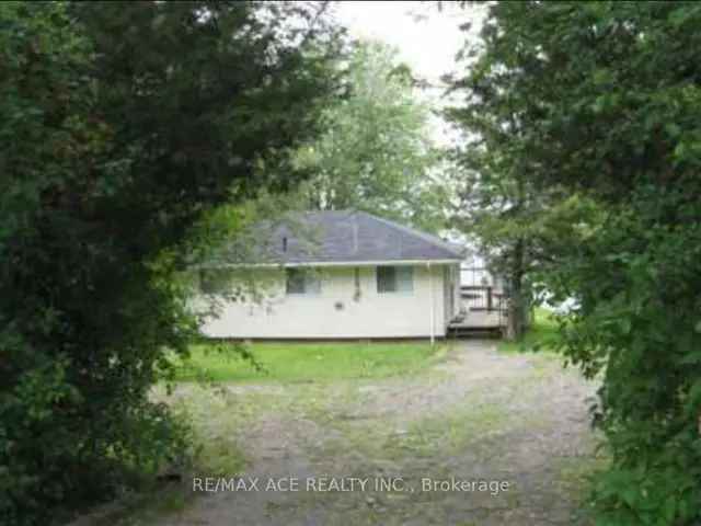 Pigeon Lake Getaway Cottage with Private Boat Launch and Hot Tub