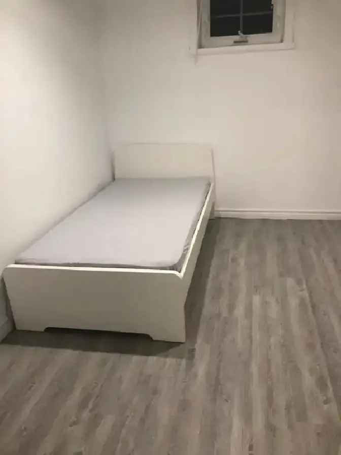 Rent Shared Room Near Centennial College for Male Students