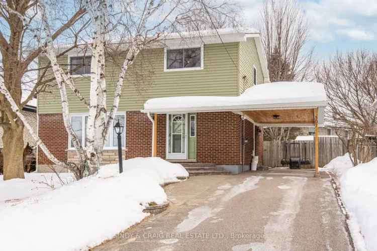 Family Home in Whitby with 4-Season Sunroom and Private Backyard