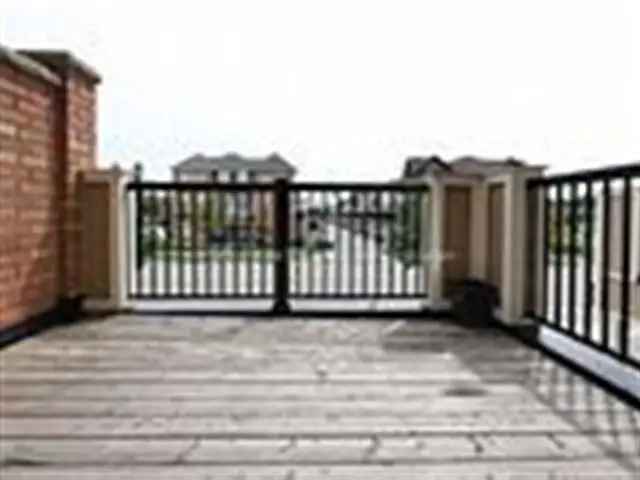 Stunning Townhome in Mt Pleasant Village Near GO Station