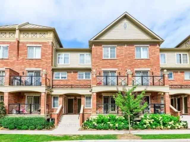 Oakville Fernbrook Condo Townhouse 2 Beds 2 Baths Upgraded