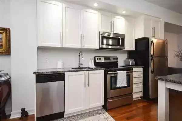 Luxury Downtown Ottawa Condo 1 Bed + Den