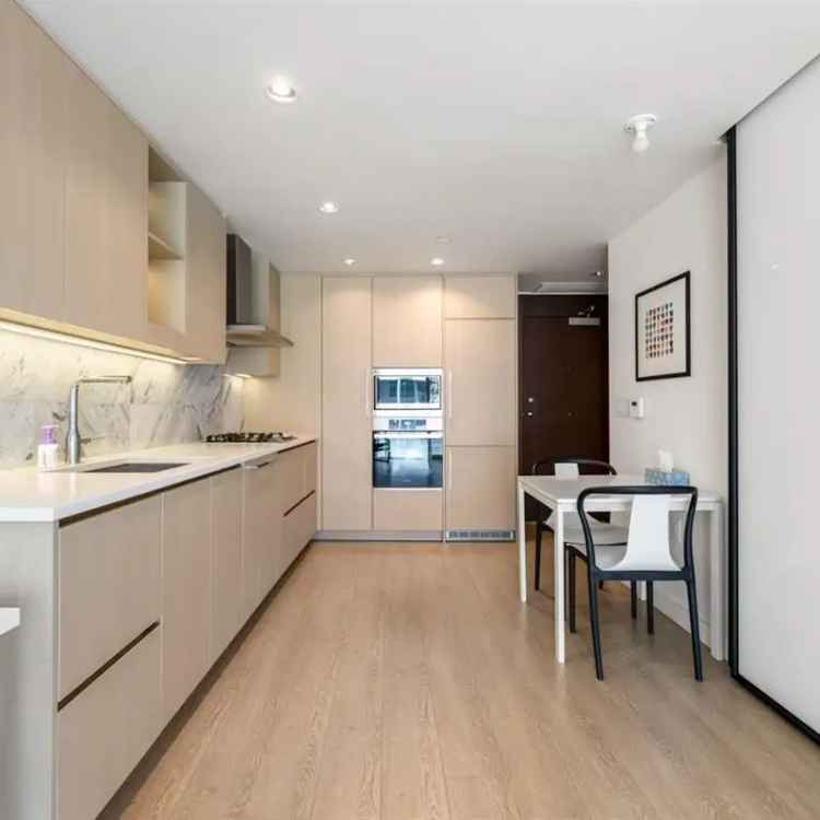 Yaletown Luxury Condo 1 Bed + Den - Resort Amenities