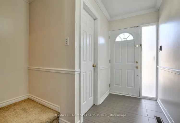 Erin Mills 3 Bedroom Townhome Family Friendly Neighbourhood