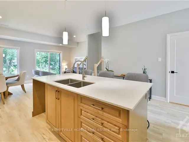 Luxury Merrickville Townhome - 2 Beds, 5 Baths, Hardwood Floors