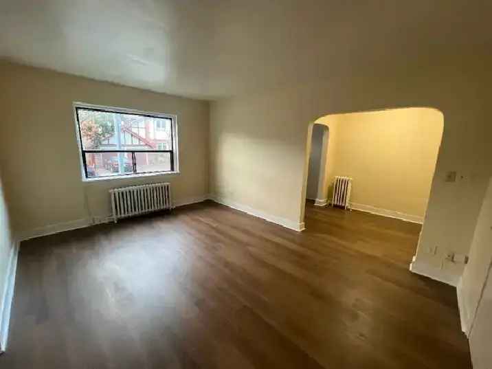 Large Bachelor/Studio Apt Available @ 2532 Lakeshore Blvd W !!