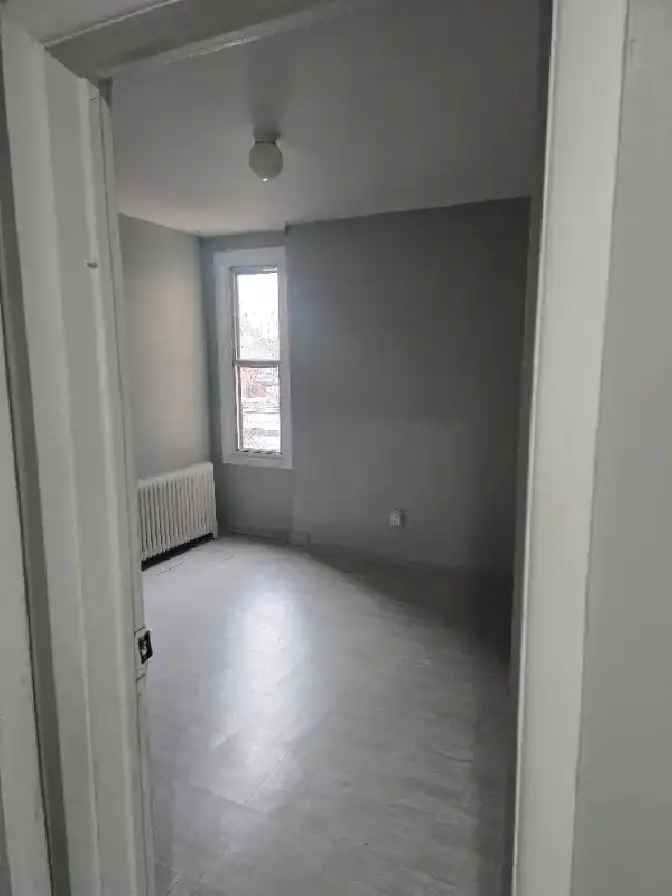 1 Bedroom Apartment for rent.  Toronto, Ont.