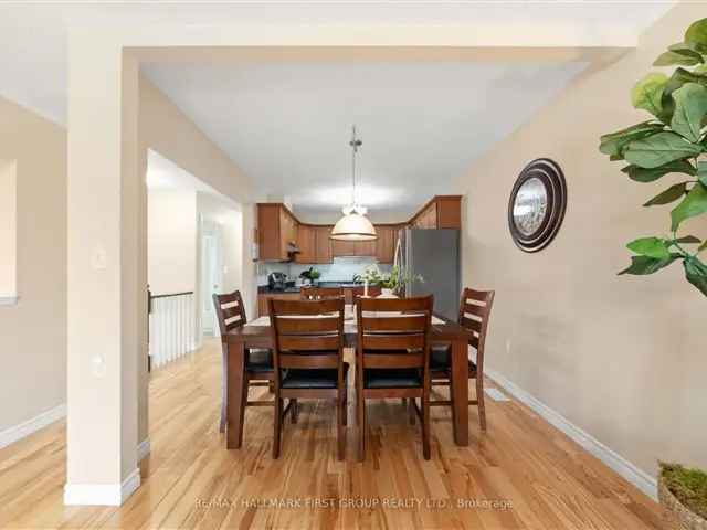 Townhouse For Sale in Hamilton, Ontario