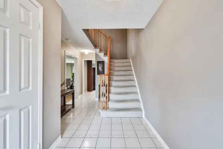 Semi Detached Home in River Oaks Large Lot Upgraded Kitchen