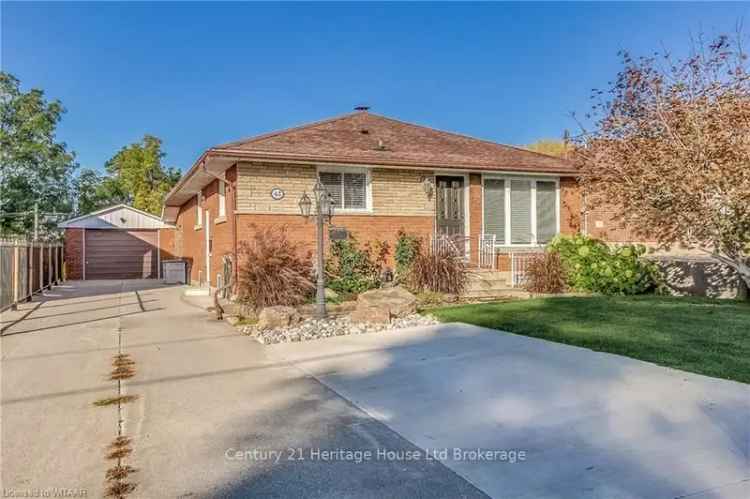 House For Sale in Woodstock, Ontario