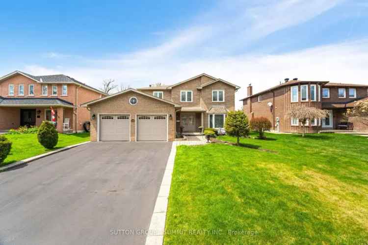 Executive 4-Bedroom Home in Lorne Park Mississauga