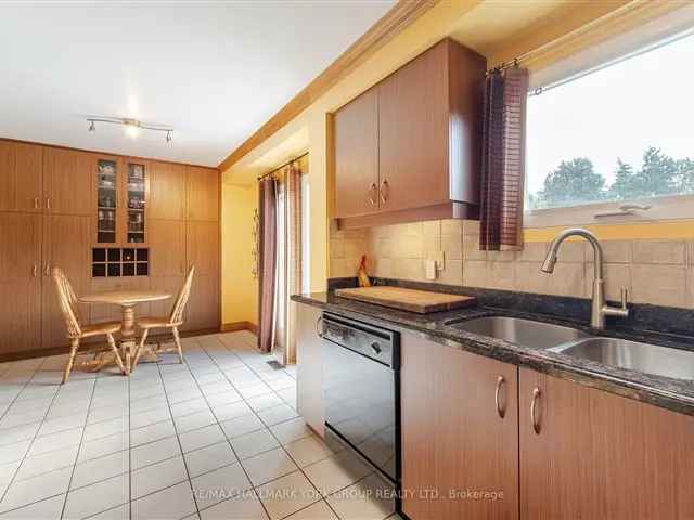 Wow Walk To The Lake Beautiful Home New Kitchen Cozy Basement