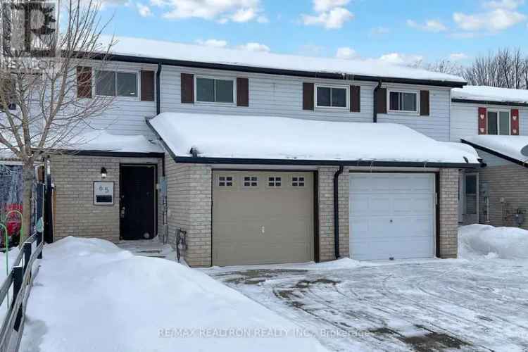 Renovated 3-Bedroom Townhome in Central Barrie Huge Backyard