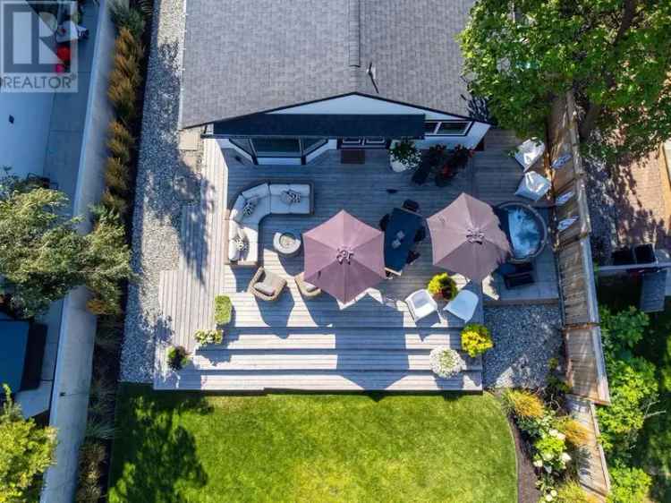 Lakefront Okanagan Home 3 Beds 3 Baths Walk to Downtown
