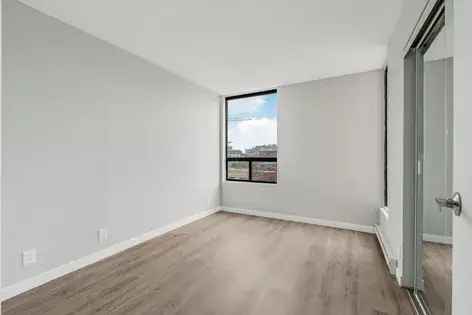 1 room apartment of 76 m² in Montreal