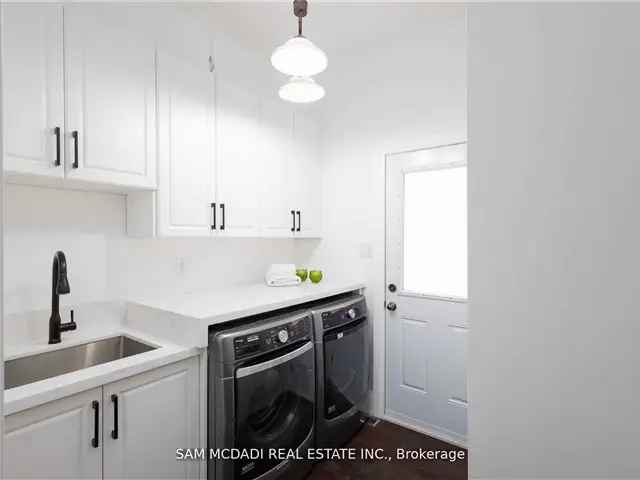 House For Sale in Mississauga, Ontario