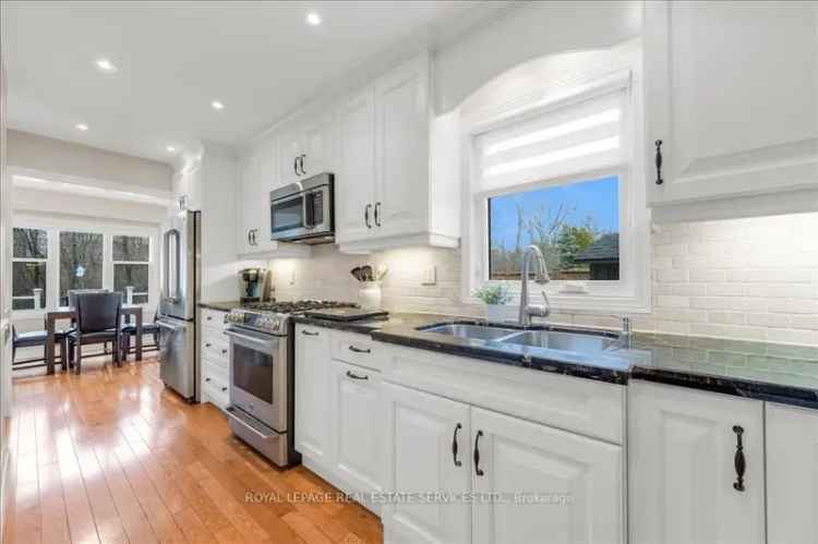 Glen Abbey 3-Bedroom Townhouse - Updated & Private