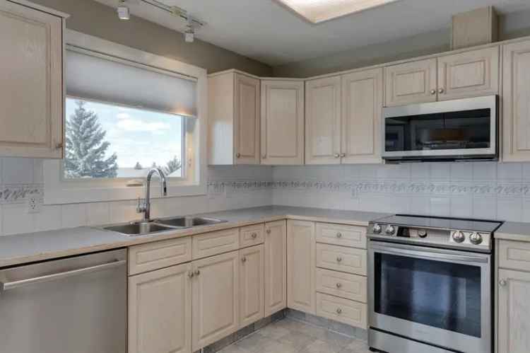 Spacious 4 Bed 3 Bath Semi-Detached Bi-Level Home