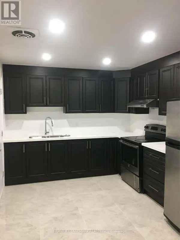 Spacious Family Home in Prestigious Amoreaux Community