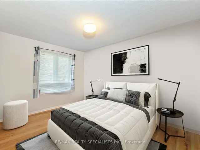 Townhouse For Sale in Mississauga, Ontario