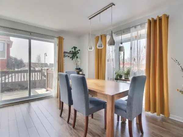 Spacious 2 Story Corner Condo Near Hospital and REM