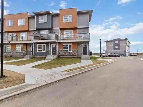 Stylish 3-Bedroom Townhouse For Sale in Edmonton