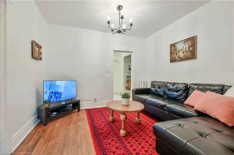 Charming Downtown Hamilton Condo Close to Amenities