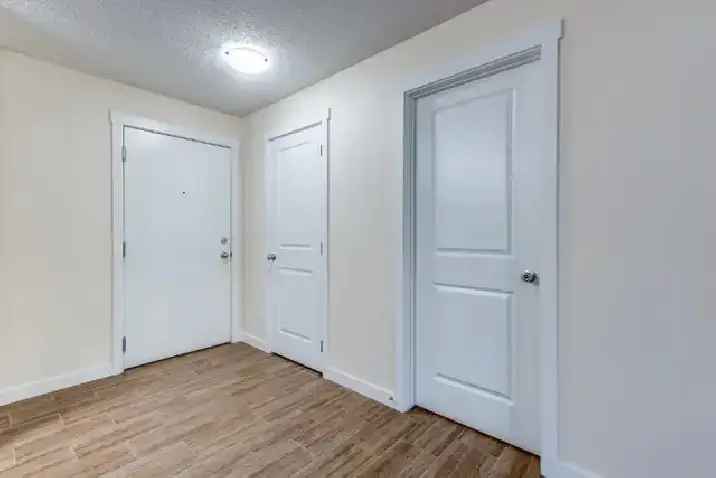 SW YEG 2 Bed 2 Bath Condo w/ UG PARKING! LOW CONDO FEE