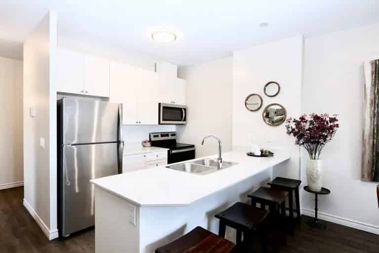 Rent Apartment in London with Private Balconies and Fitness Center
