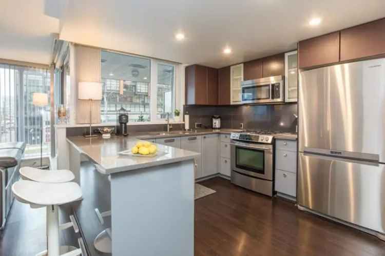 Luxury 3 Bed 2.5 Bath Richmond Condo - Double Garage