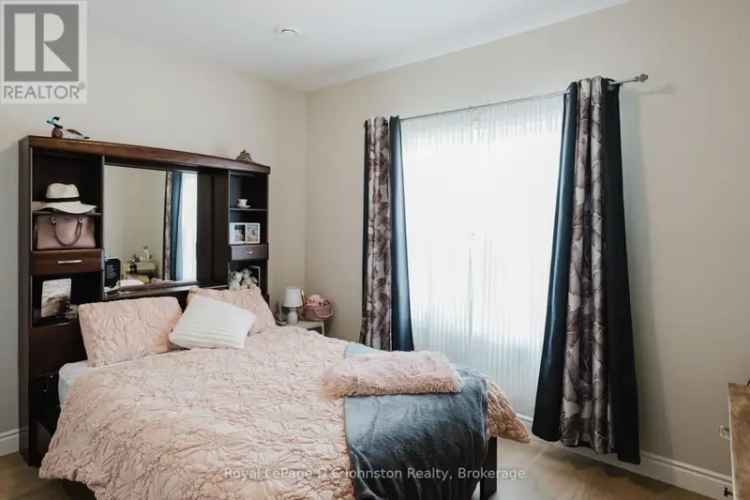 2-Bedroom Townhouse Condo for Downsizers - Low Maintenance Living