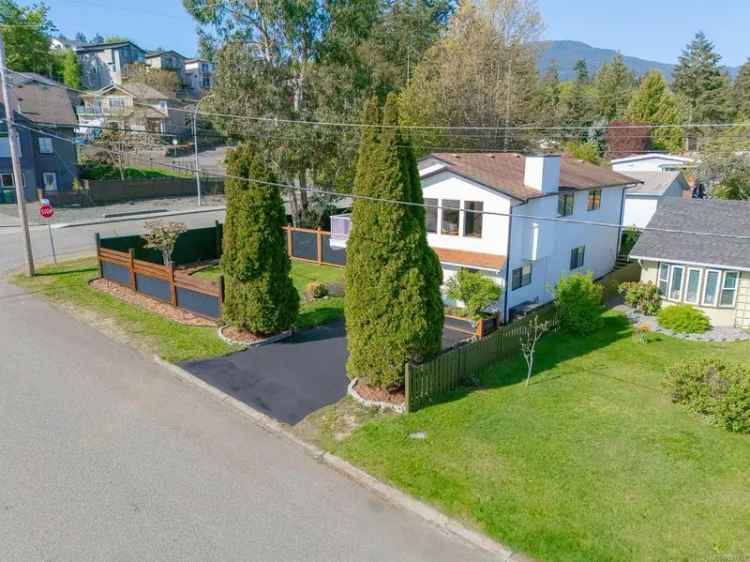 5-Bedroom 4-Bathroom Home with 2 Income Suites