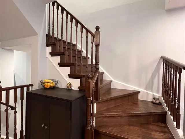 Townhouse For Rent in Ajax, Ontario