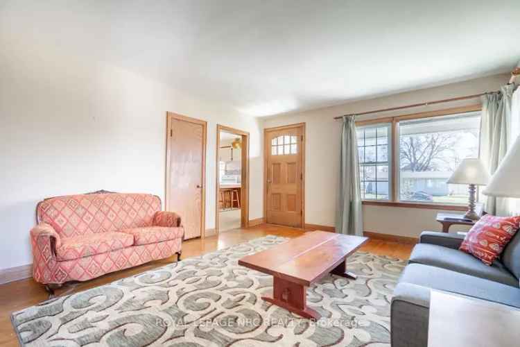 1950s Bungalow 3 Bed 1 Bath Large Lot Recent Updates