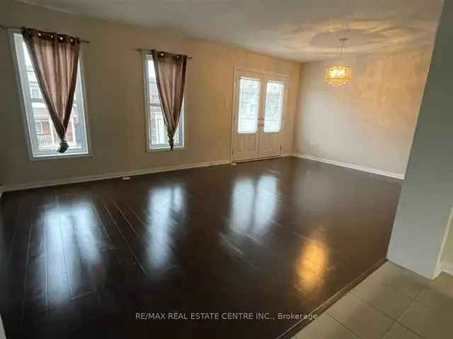 Townhouse For Rent in Milton, Ontario