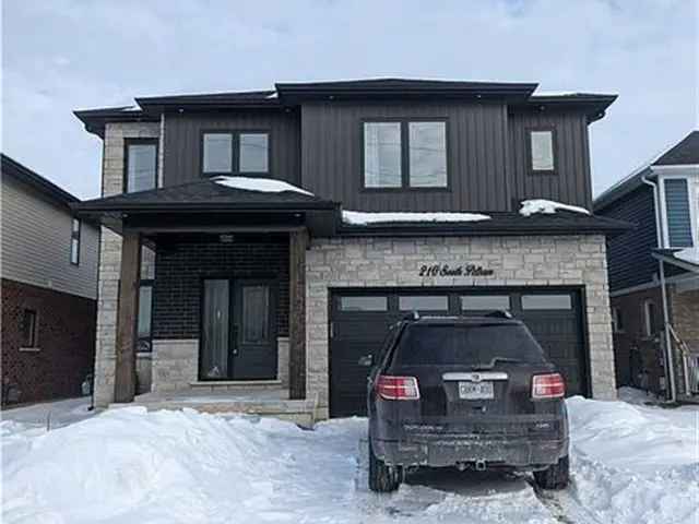 Luxury 5 Bedroom Home in Welland