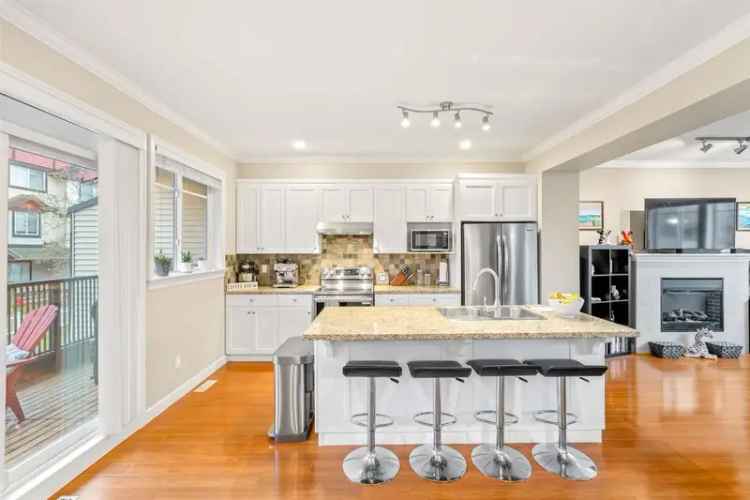 Townhouse For Sale in Surrey, British Columbia