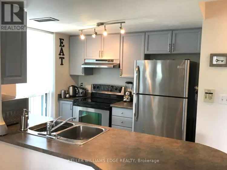 Stunning 2-Storey Loft Condo near Erin Mills Town Centre