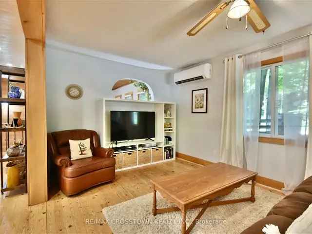 Elegant Gravenhurst Home - 2 Beds 1 Bath - Updated Wiring - Lake Muskoka Close