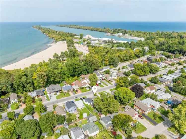 Sunset Beachfront House: Updated 2+ Bedroom, Gourmet Kitchen, Finished Basement