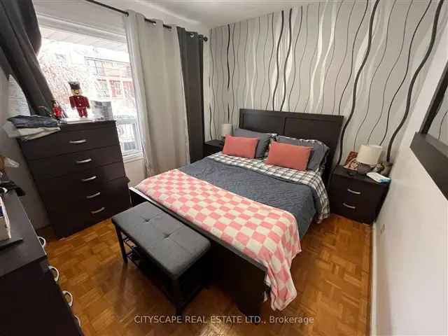 House For Sale in Toronto, Ontario