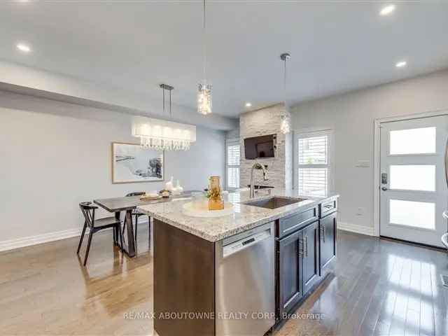 Oak Park Luxury Home 2800 sq ft Chef Kitchen Backyard Oasis