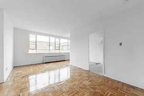 5 rooms apartment of 55 m² in Toronto