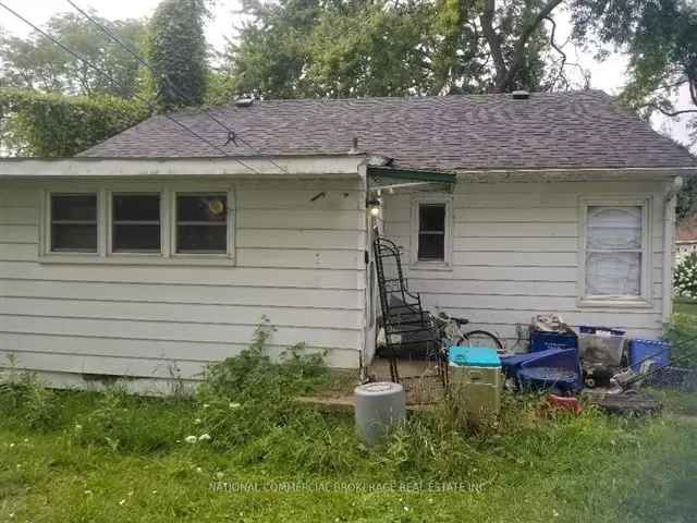 House For Sale in Wallaceburg, Ontario