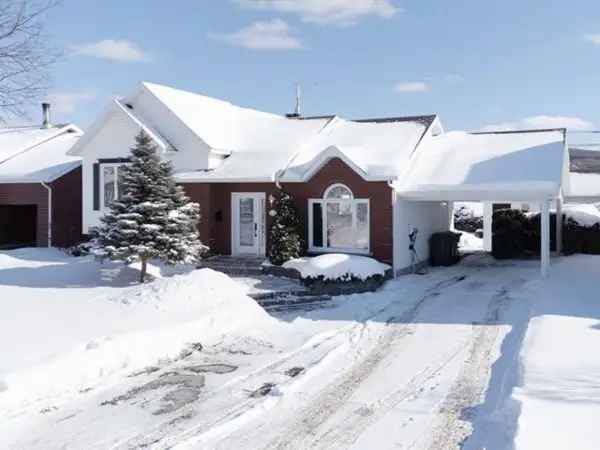 4 Bedroom Family Home in Victoriaville Near Amenities