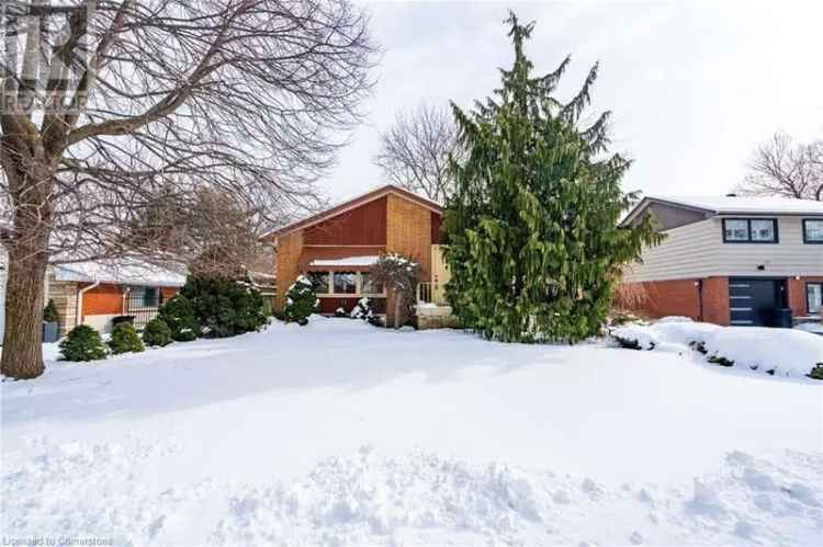 Perfect Family Home in Unbeatable Hamilton Mountain Location