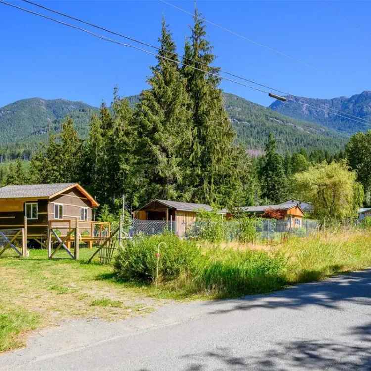 Sayward Valley Mobile Home 1.5 Acres Renovated