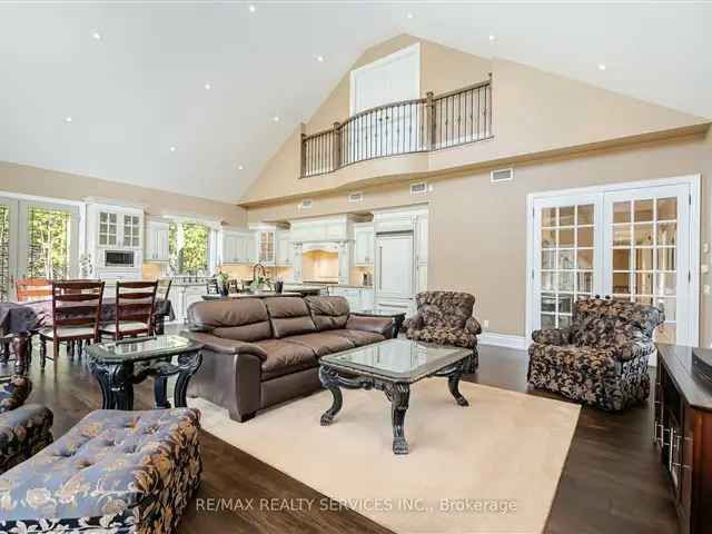 Luxury Bungaloft on 52 Acres with Huge Garage Loft