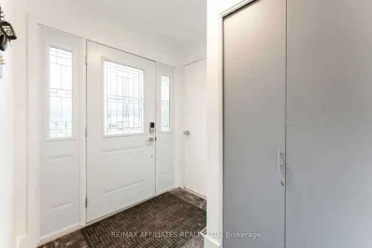 5 Bedroom Split Level Home Near LRT and French College