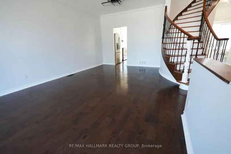 4 1 Bedroom Family Home in Barrhaven Updated Kitchen Finished Basement